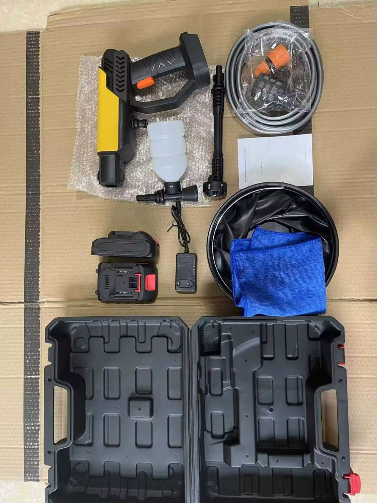 Cordless Rechargeable 2 batteries High Pressure car washer